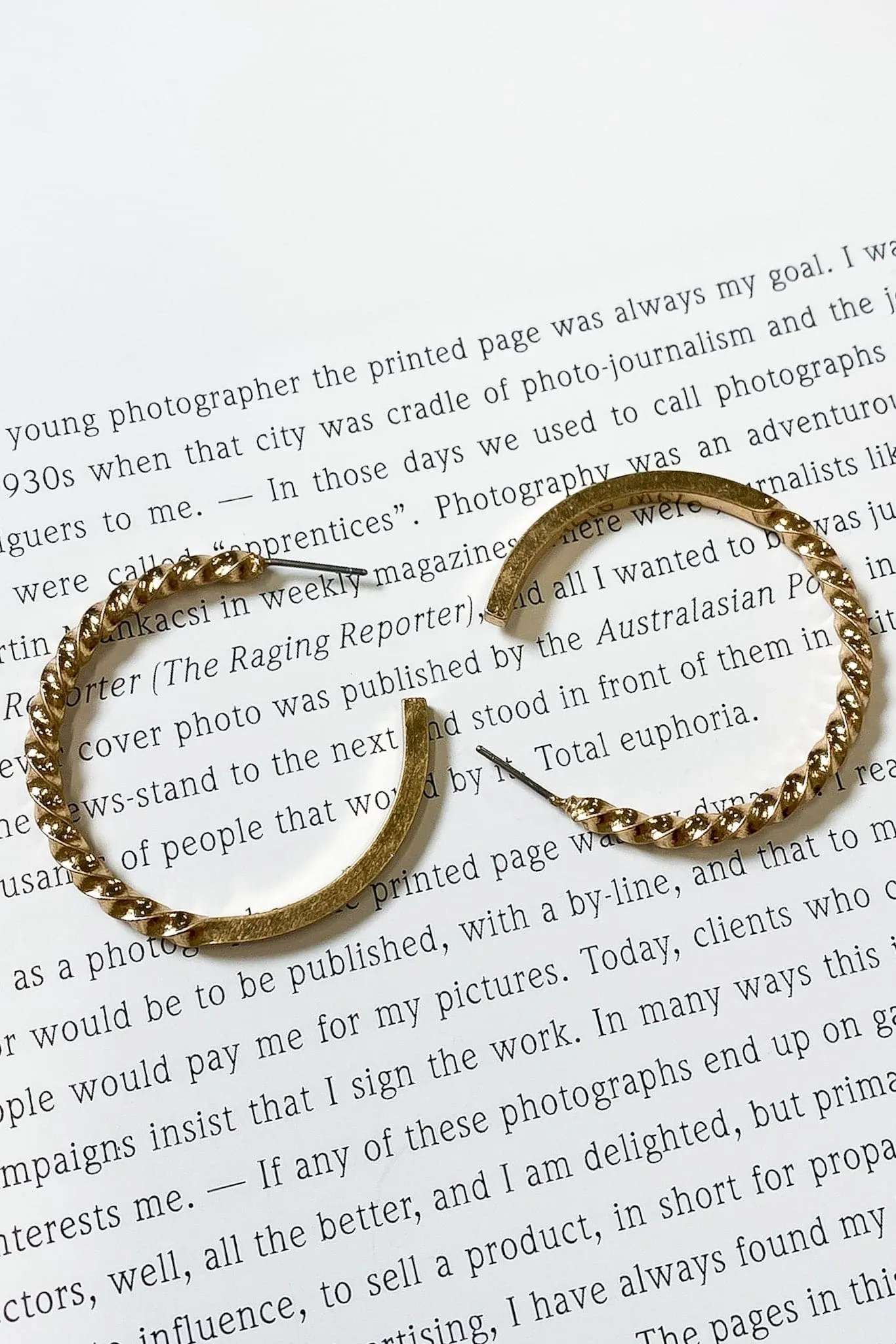 Glam Lifestyle Twist Detail Hoop Earrings - FINAL SALE