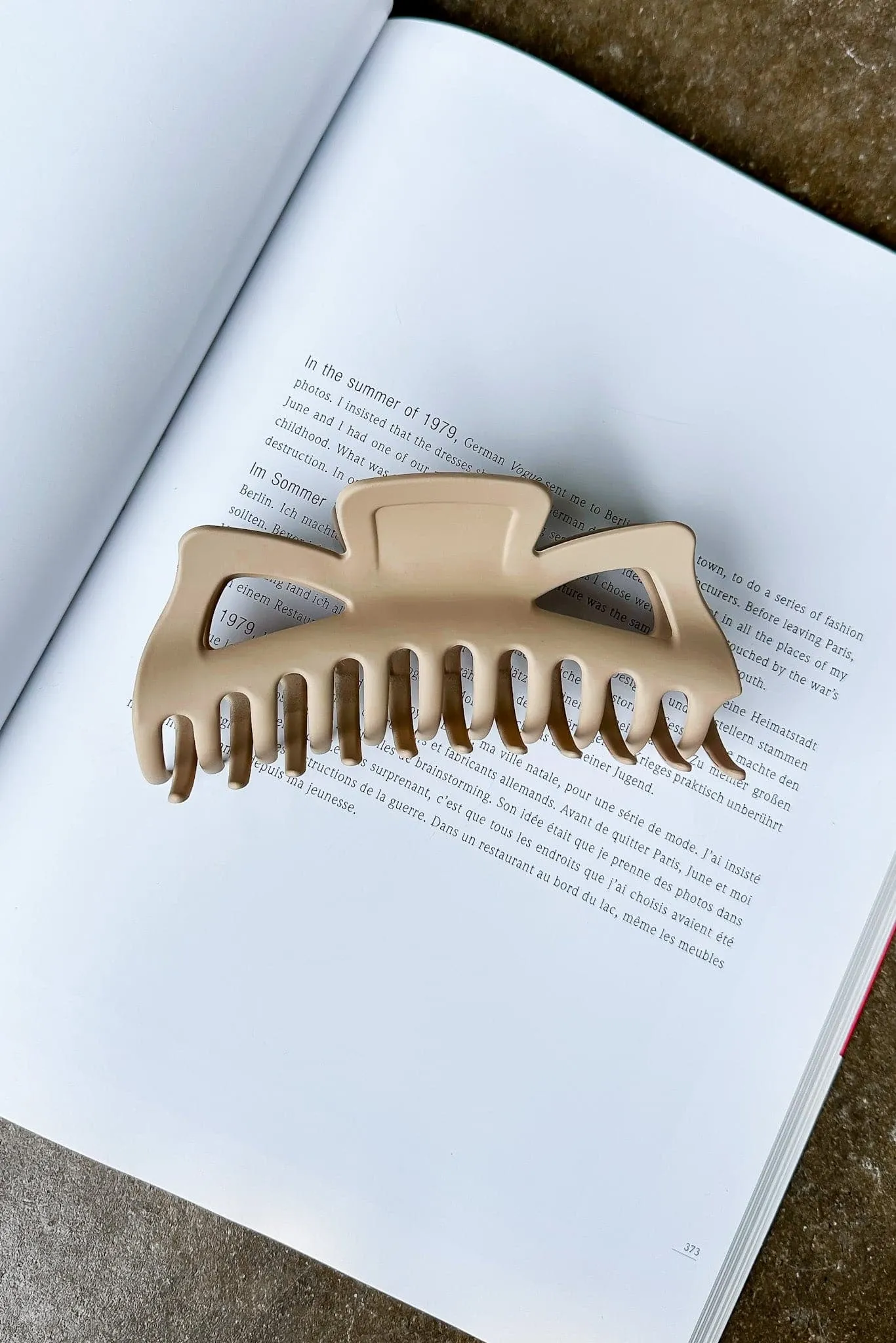 Holding it Together Oversized Hair Clip
