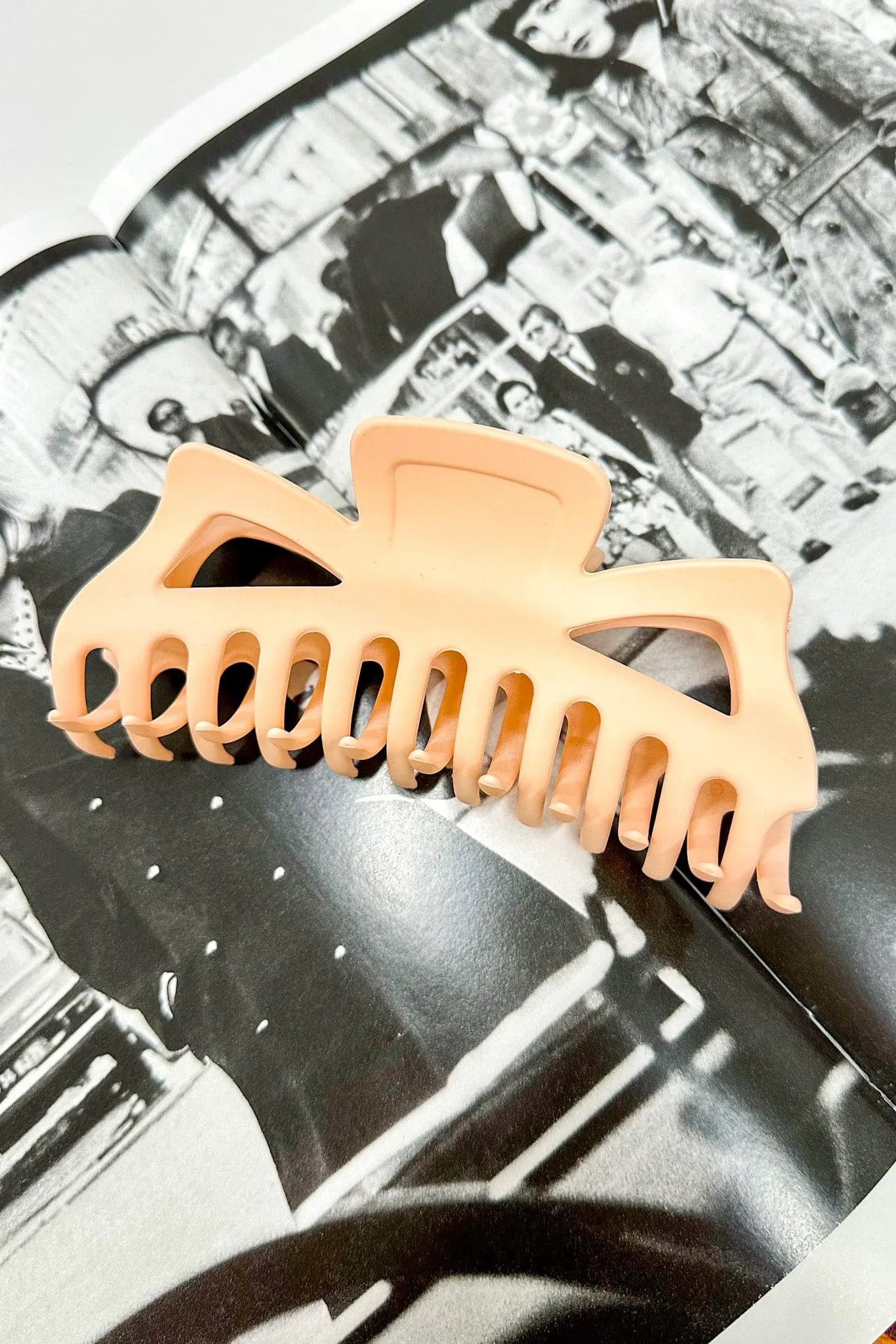 Holding it Together Oversized Hair Clip