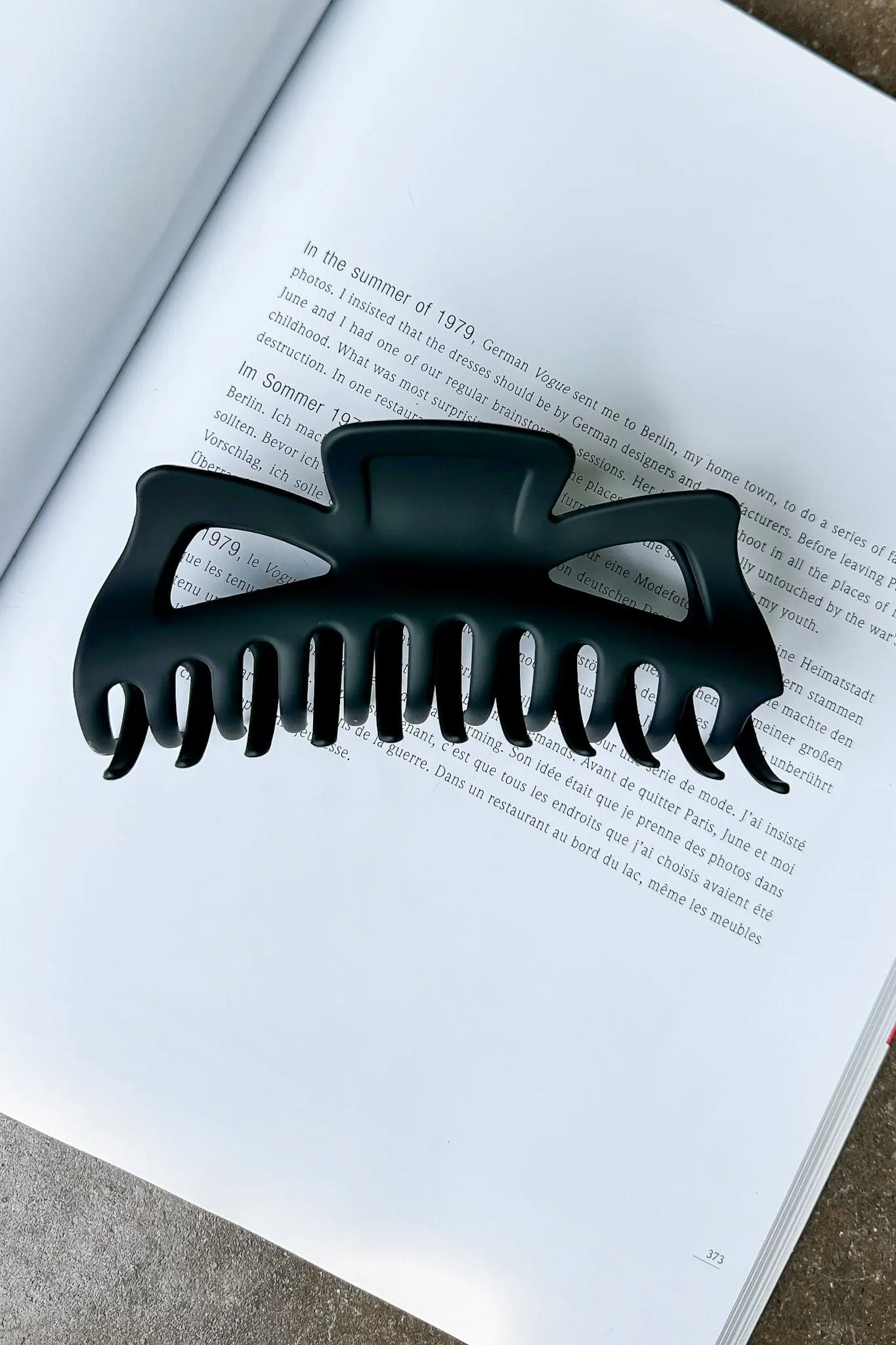 Holding it Together Oversized Hair Clip