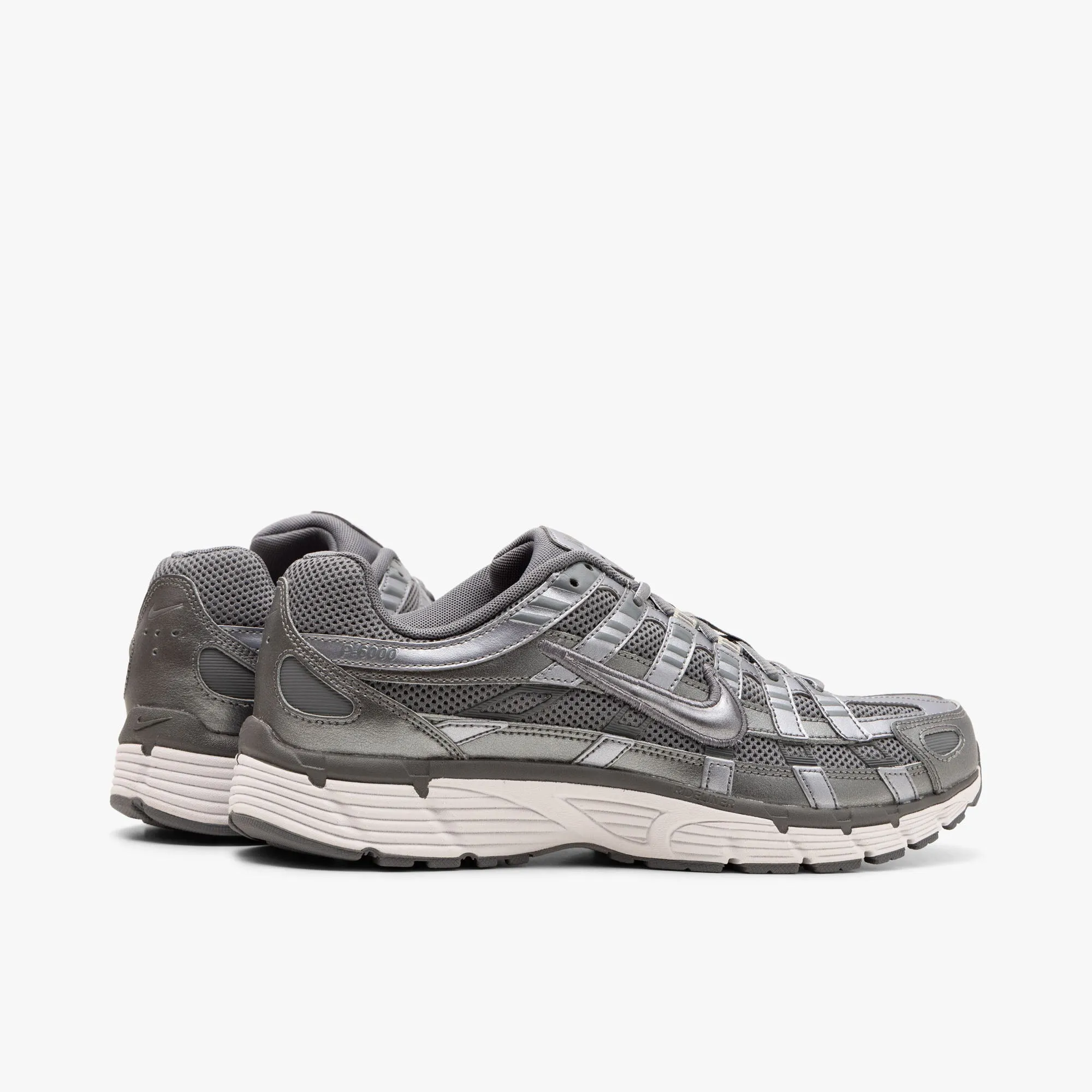 Nike P-6000 / Metallic Cool Grey / Cool Grey - White