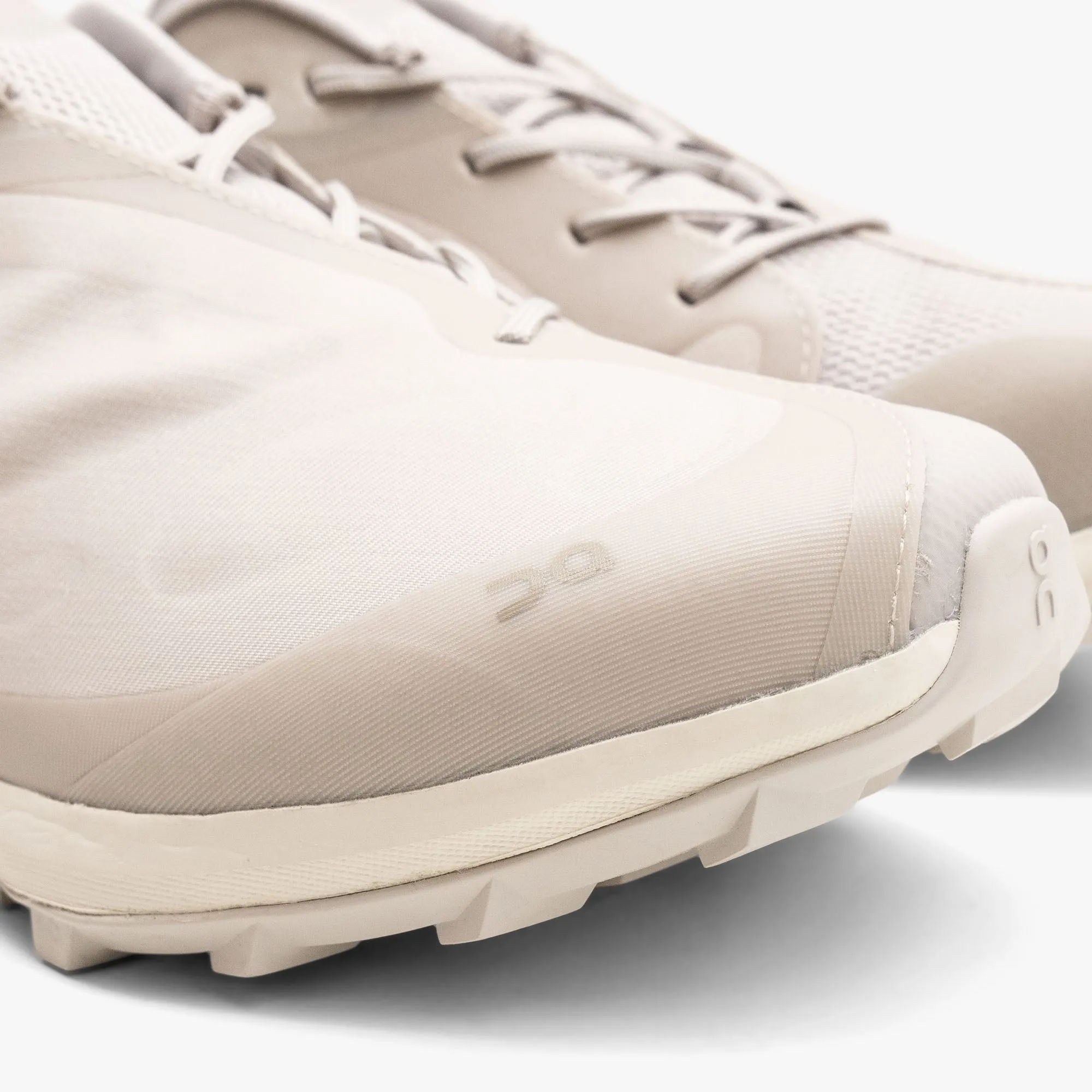 On x PAF Cloudventure Peak Ice / Moondust