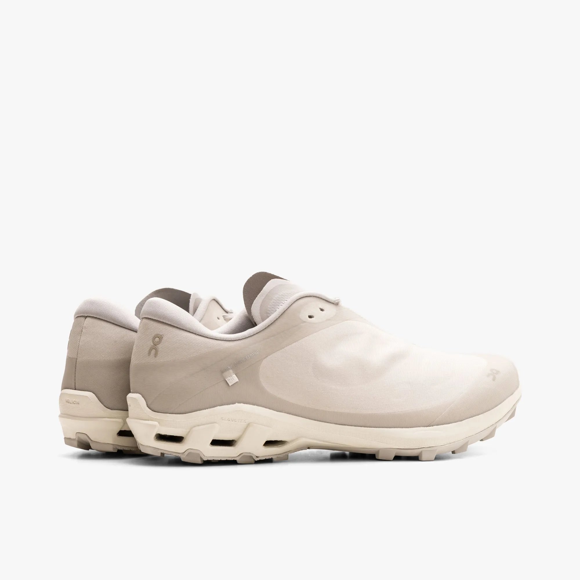 On x PAF Cloudventure Peak Ice / Moondust