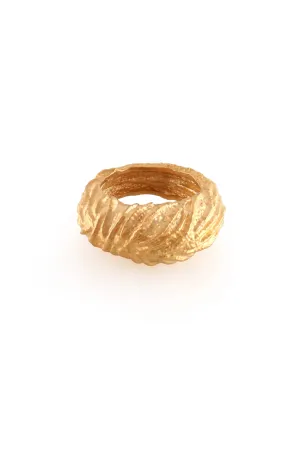 Seashell Textured Gold Ring in Size 7